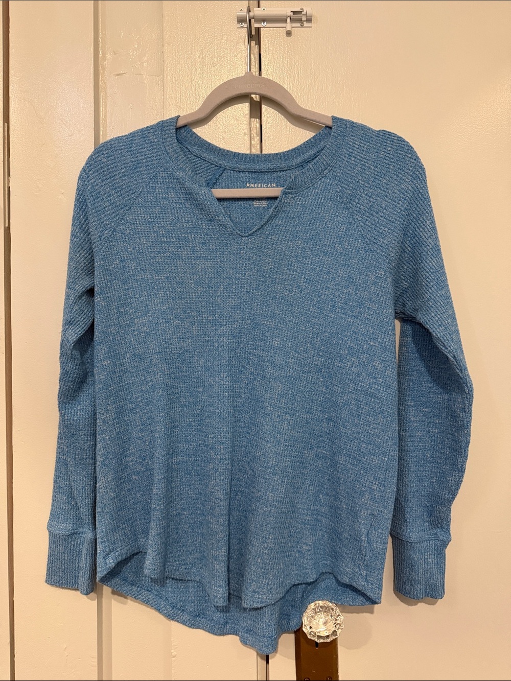 American Eagle Outfitters Heathered Blue V-Notch Waffle Shirt